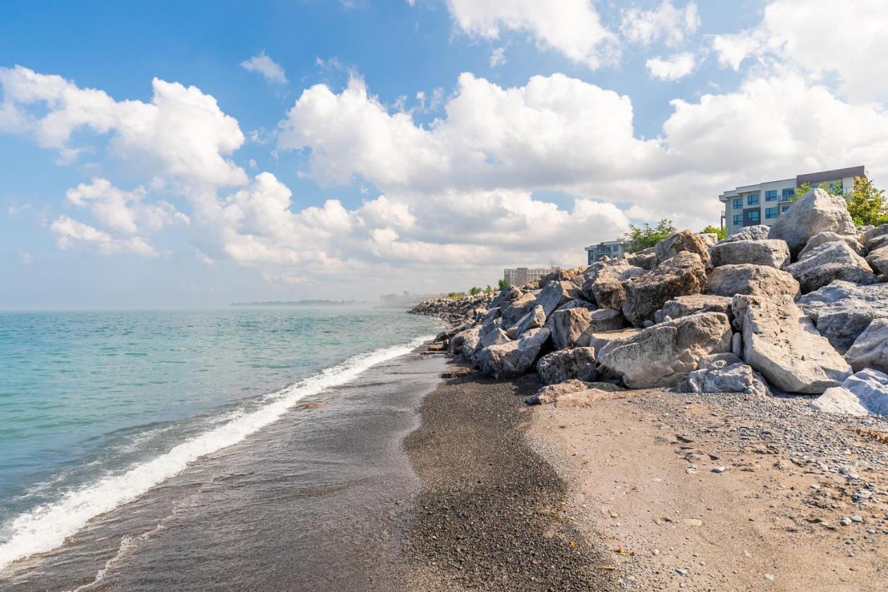 Globalstay Modern Townhomes In Lakeshore Steps To The Beach Хамилтън Екстериор снимка