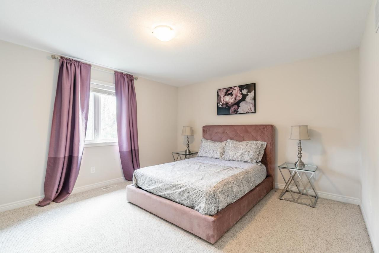 Globalstay Modern Townhomes In Lakeshore Steps To The Beach Хамилтън Екстериор снимка