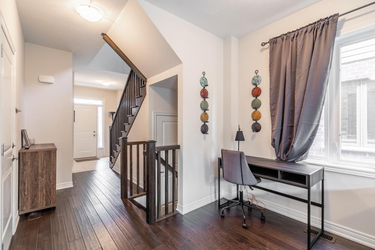 Globalstay Modern Townhomes In Lakeshore Steps To The Beach Хамилтън Екстериор снимка
