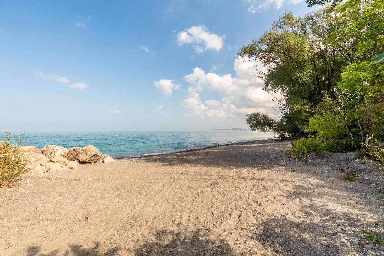 Globalstay Modern Townhomes In Lakeshore Steps To The Beach Хамилтън Екстериор снимка