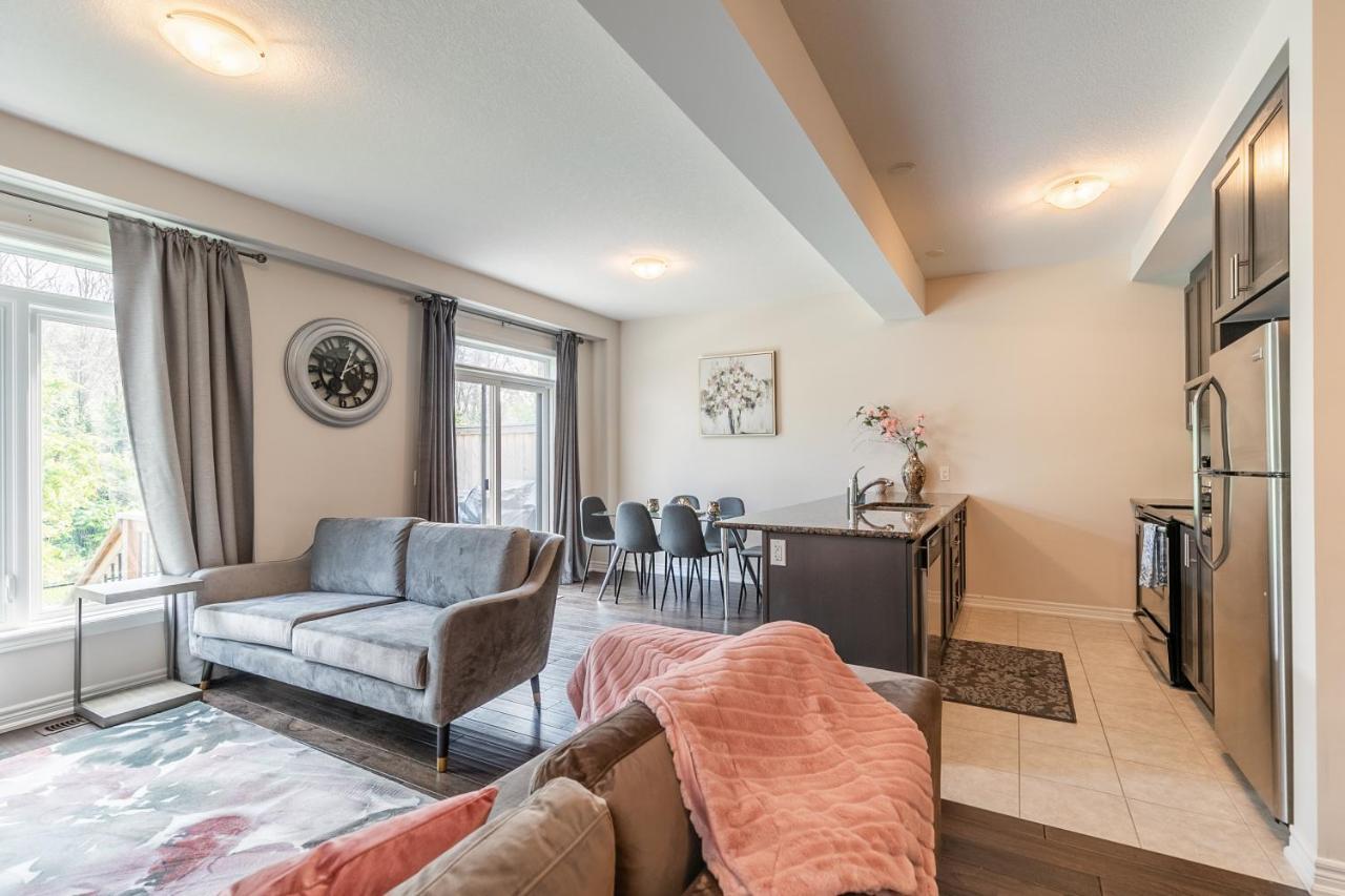 Globalstay Modern Townhomes In Lakeshore Steps To The Beach Хамилтън Екстериор снимка