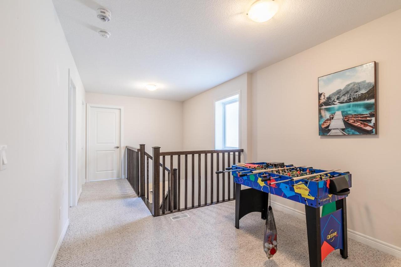 Globalstay Modern Townhomes In Lakeshore Steps To The Beach Хамилтън Екстериор снимка