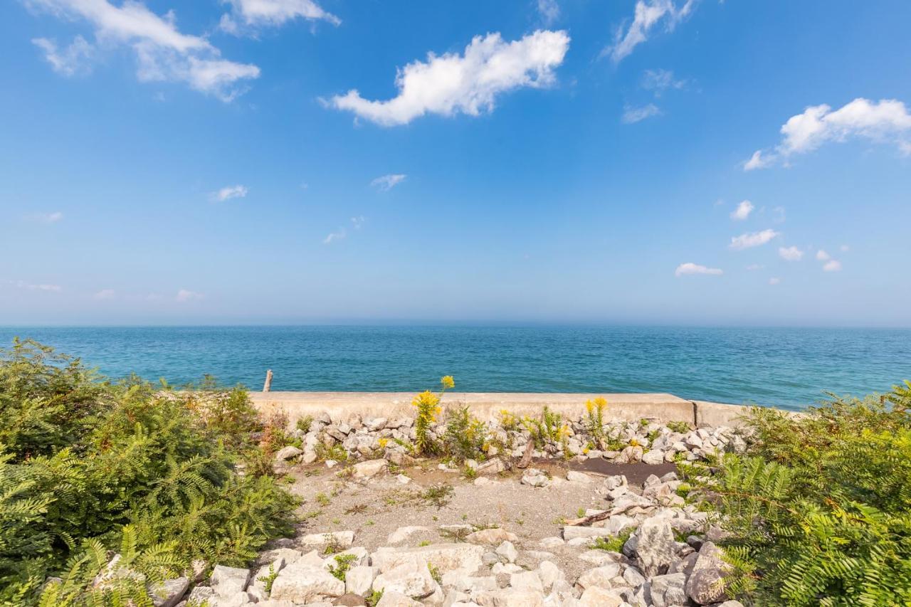 Globalstay Modern Townhomes In Lakeshore Steps To The Beach Хамилтън Екстериор снимка