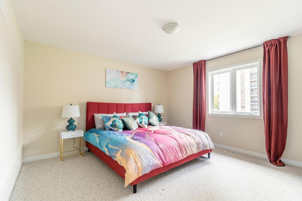 Globalstay Modern Townhomes In Lakeshore Steps To The Beach Хамилтън Екстериор снимка