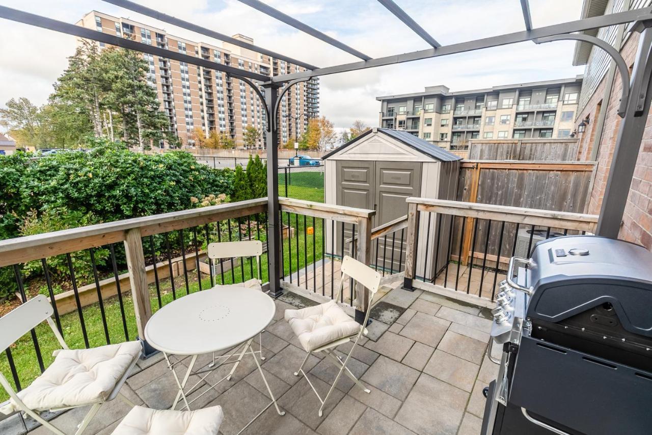 Globalstay Modern Townhomes In Lakeshore Steps To The Beach Хамилтън Екстериор снимка