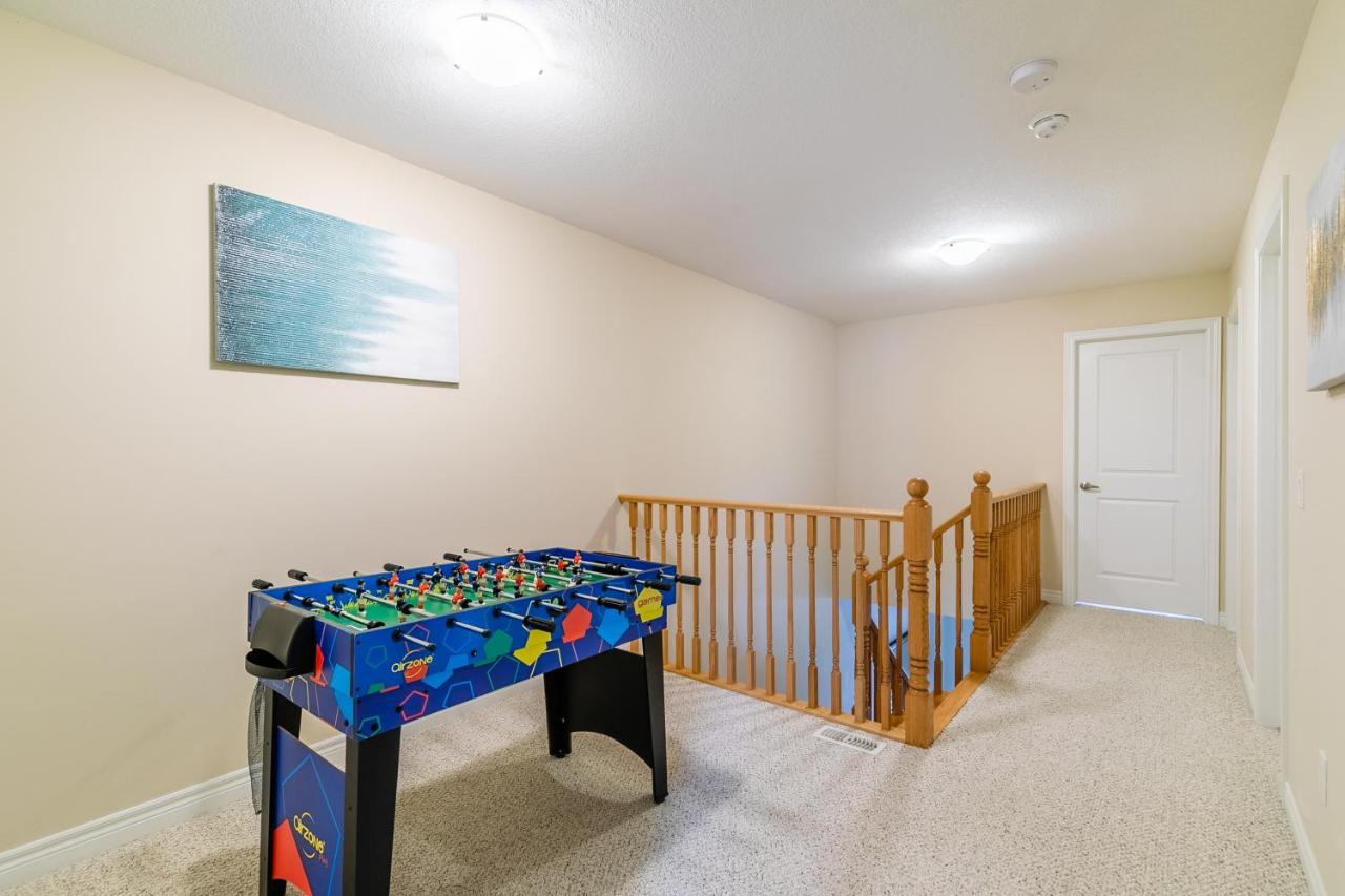 Globalstay Modern Townhomes In Lakeshore Steps To The Beach Хамилтън Екстериор снимка