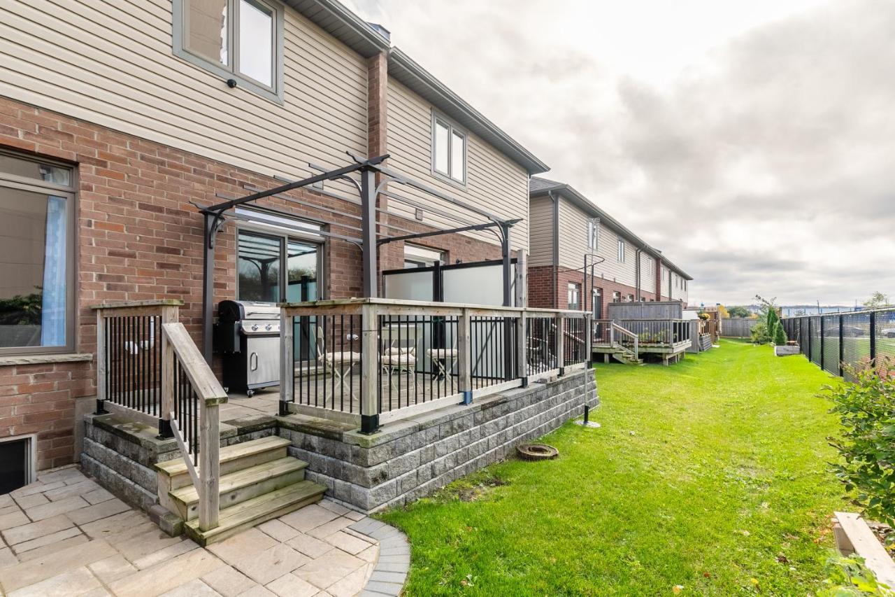 Globalstay Modern Townhomes In Lakeshore Steps To The Beach Хамилтън Екстериор снимка