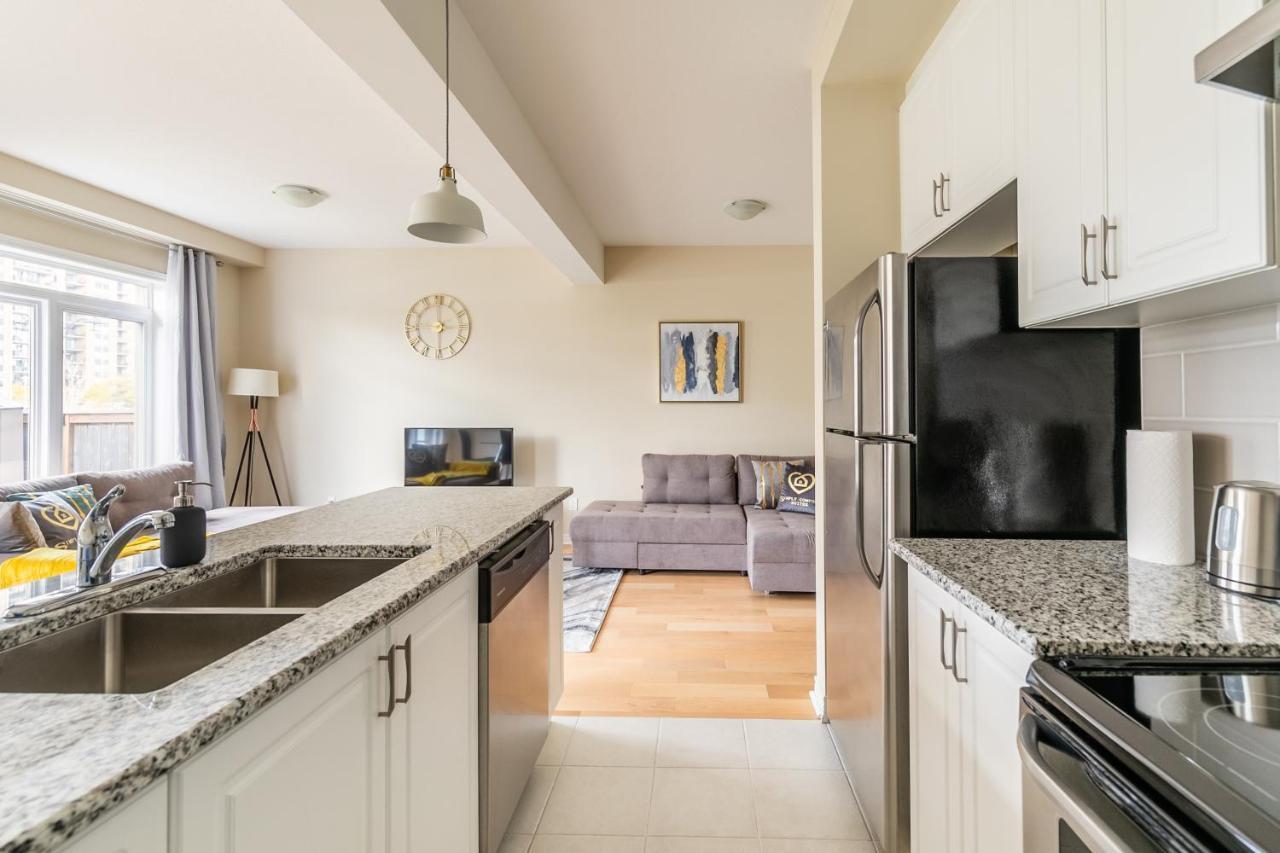 Globalstay Modern Townhomes In Lakeshore Steps To The Beach Хамилтън Екстериор снимка