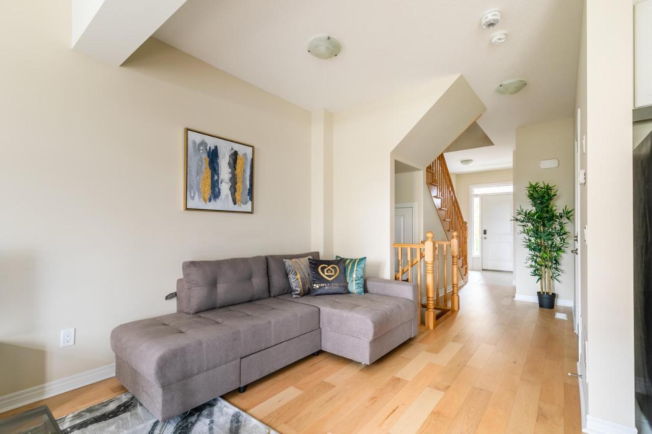 Globalstay Modern Townhomes In Lakeshore Steps To The Beach Хамилтън Екстериор снимка