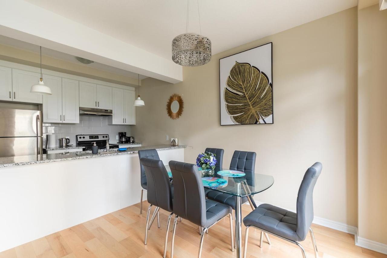 Globalstay Modern Townhomes In Lakeshore Steps To The Beach Хамилтън Екстериор снимка