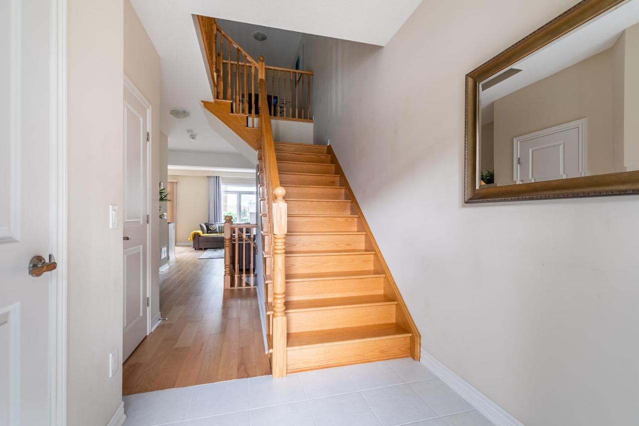 Globalstay Modern Townhomes In Lakeshore Steps To The Beach Хамилтън Екстериор снимка