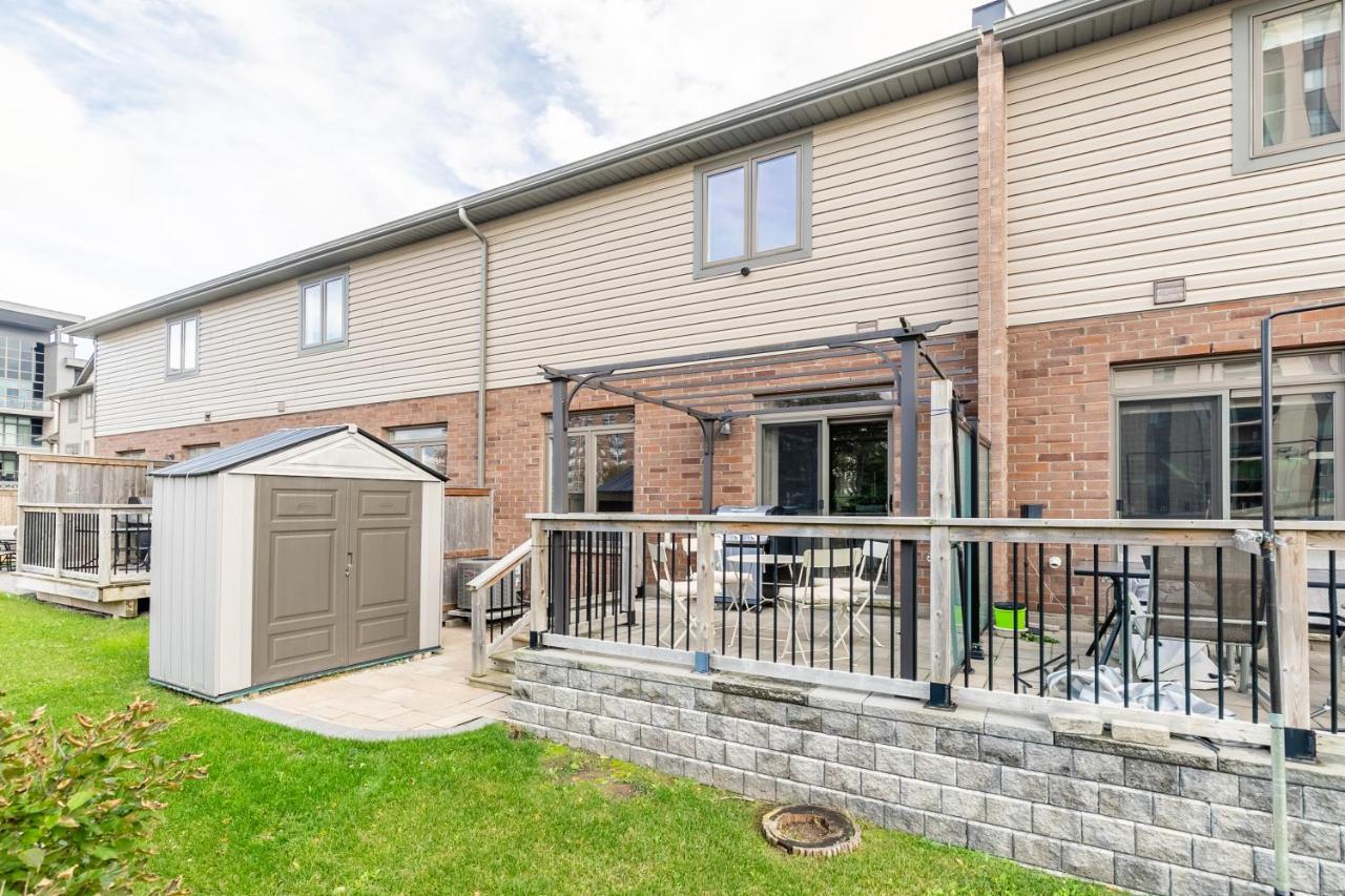 Globalstay Modern Townhomes In Lakeshore Steps To The Beach Хамилтън Екстериор снимка